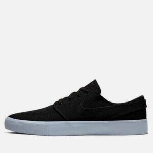 Nike Zoom mens Stefan Janoski Sneaker 9.5 Canvas RM SB AR7718-008 Skate Shoes
